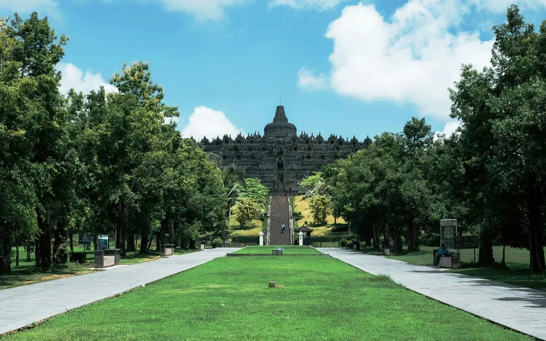 Ultimate Temple Run: Prambanan & Borobudur Tours Image 4