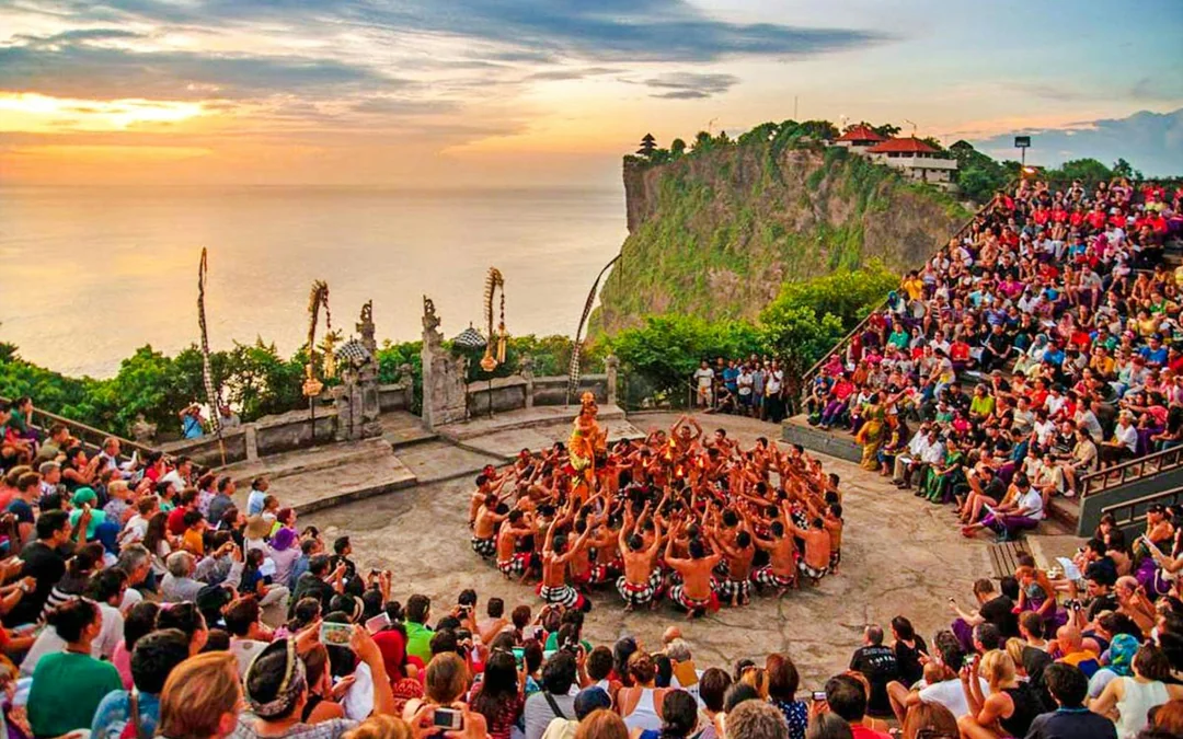 Uluwatu Karang Boma Cliff: Kecak & Fire Dance Show Tickets Image 2