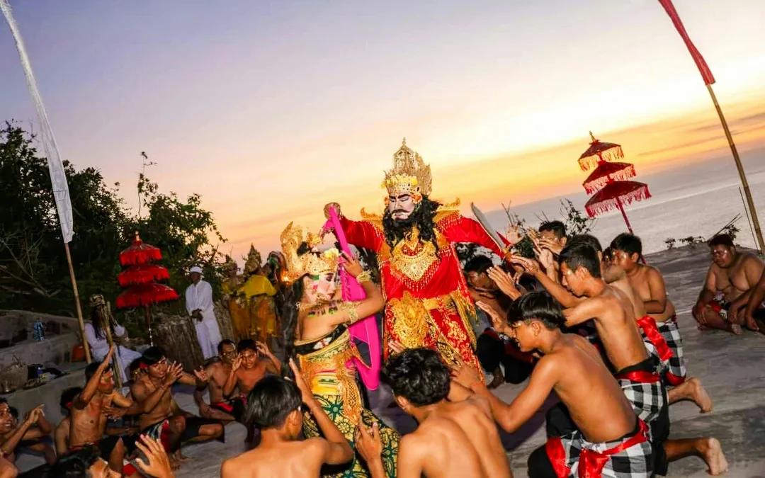 Uluwatu Karang Boma Cliff: Kecak & Fire Dance Show Tickets Image 5