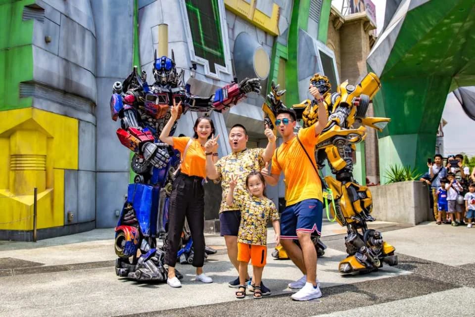 Universal Studios Singapore VIP Tour Experience: Exclusive Access to Attractions, Private Meet-and-Greet Sessions & "Skip The Queue" Universal Express Unlimited