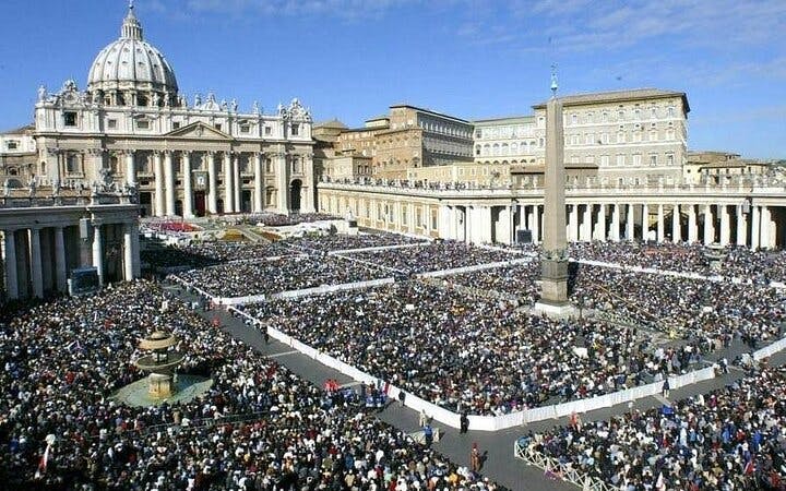 Vatican Papal Audience Reserved Spot Small-Group Guided Tour Spain Image 3