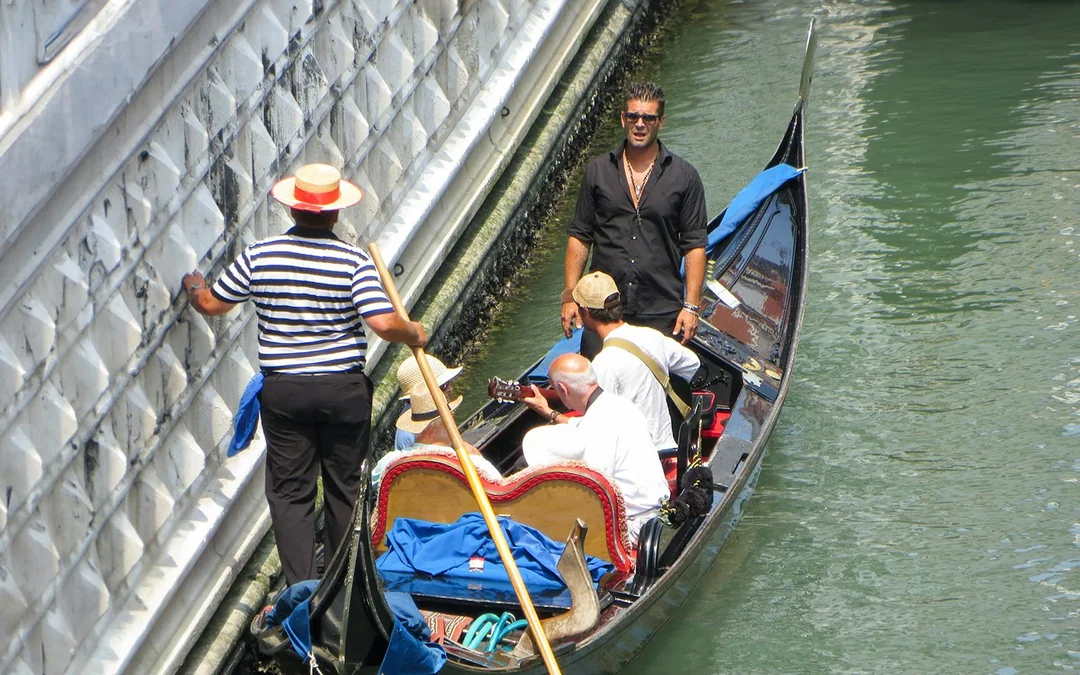 Venice Grand Canal Gondola Ride with Serenade Image 4