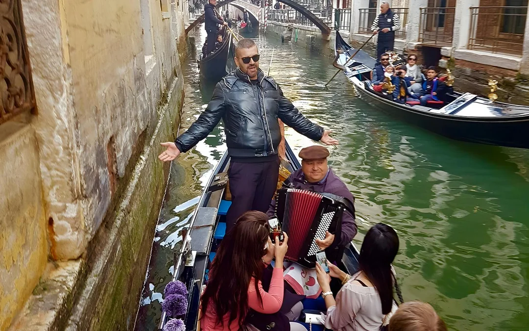 Venice Grand Canal Gondola Ride with Serenade Image 5