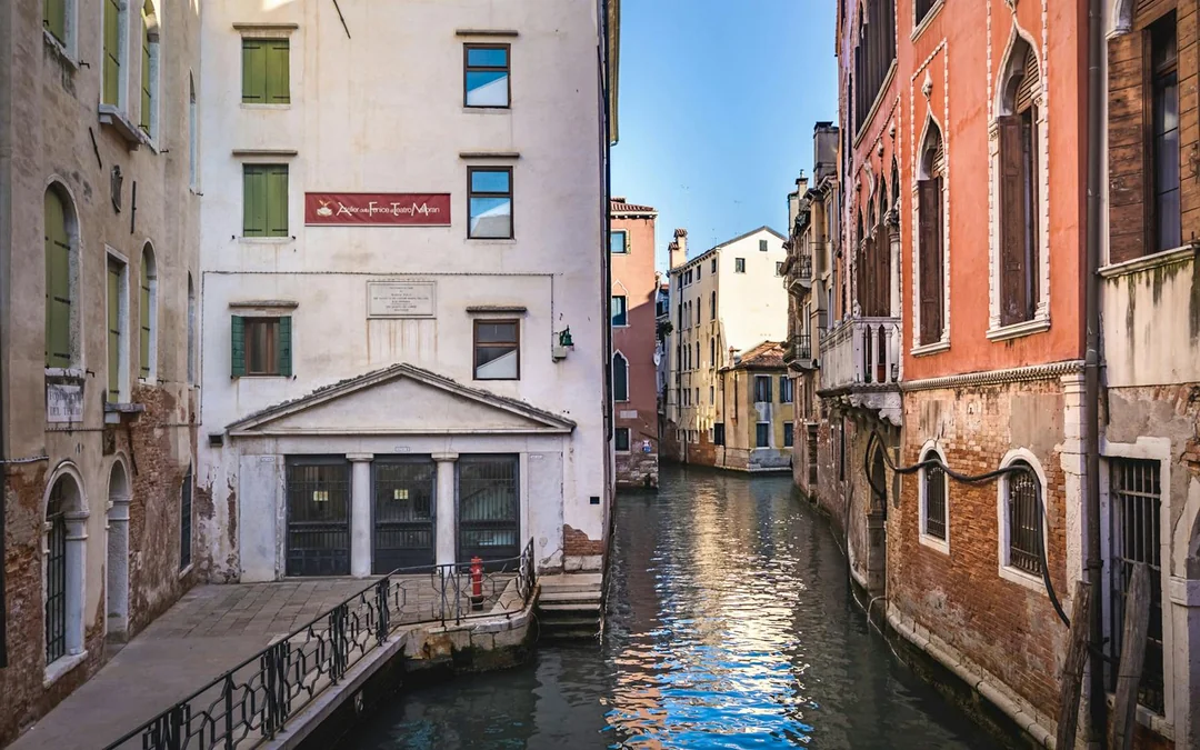 Venice: Rialto Bridge & Offbeat Venice Walking Tour Image 5