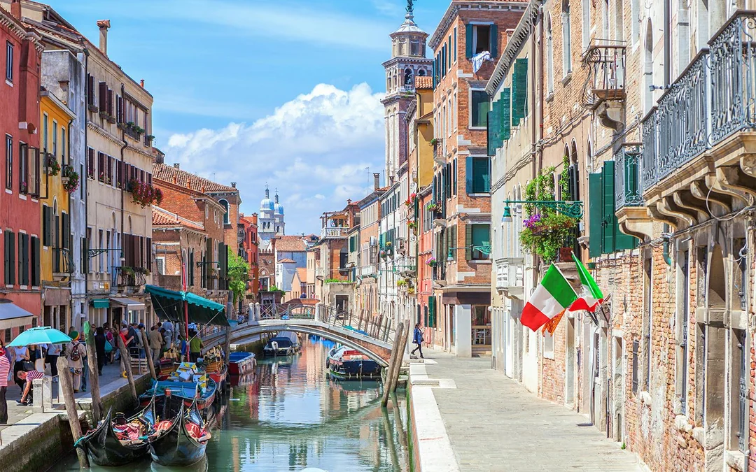 Venice Walking Tour with Grand Canal Gondola Ride Image 3