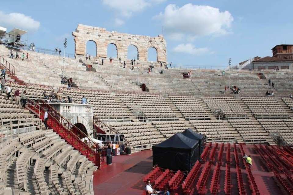 Verona Arena skip-the-line ticket with German-speaking guide