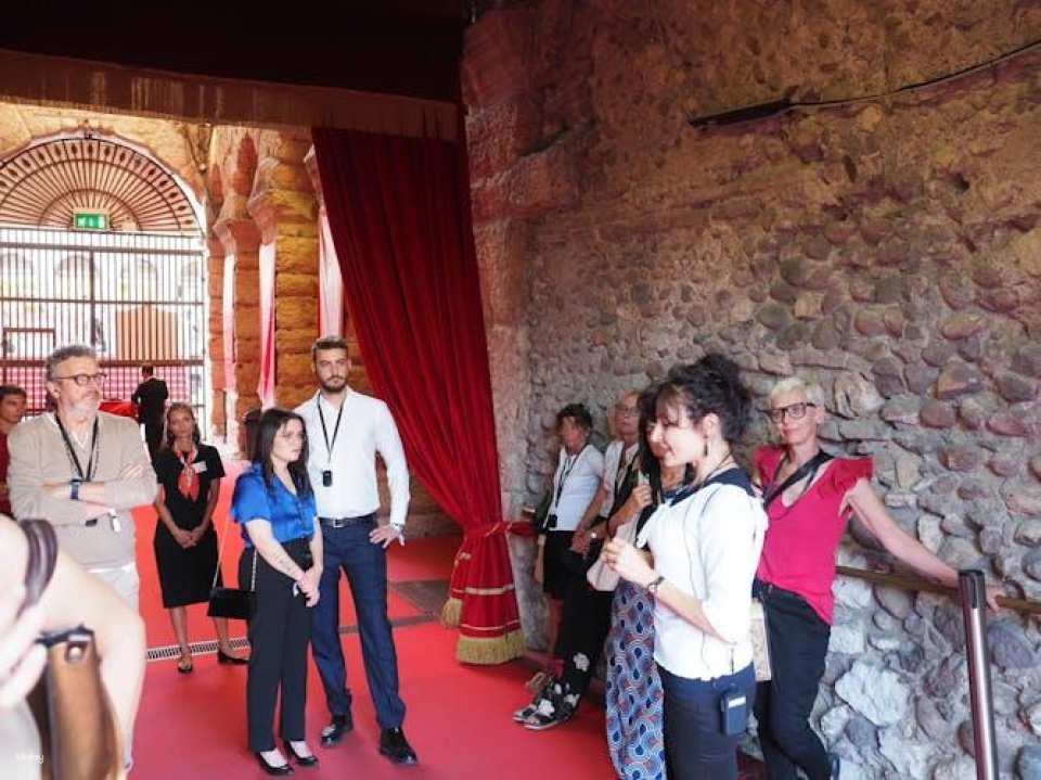 Verona Arena skip-the-line ticket with German-speaking guide