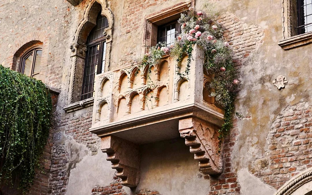Verona Juliet's House Entry Ticket With Courtyard, Museum & Theatre Access Image 1