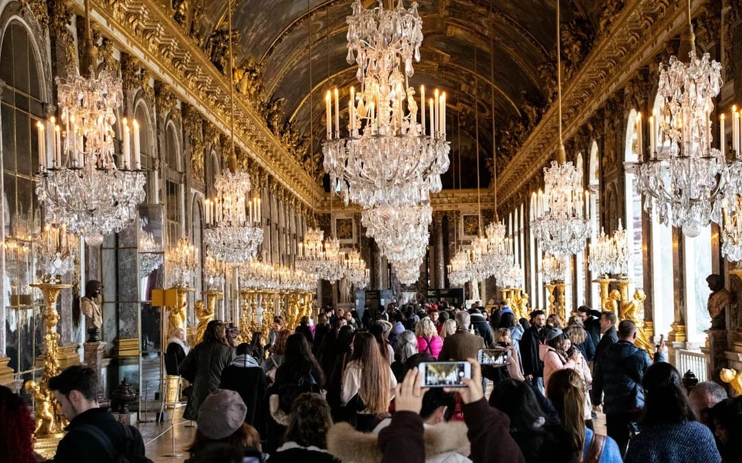 Versailles Palace and Gardens Skip-the-Line Small-Group Guided Tour with Round-Trip Train from Paris Image 1