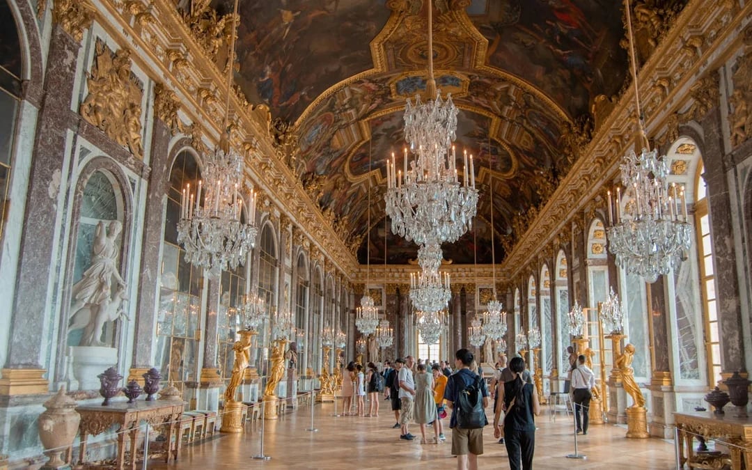 Versailles Palace and Gardens Skip-the-Line Small-Group Guided Tour with Round-Trip Train from Paris Image 2