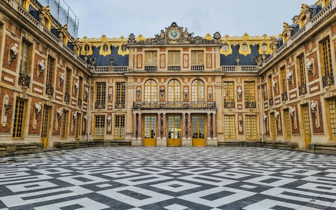 Versailles Palace and Gardens Skip-the-Line Small-Group Guided Tour with Round-Trip Train from Paris Image 3