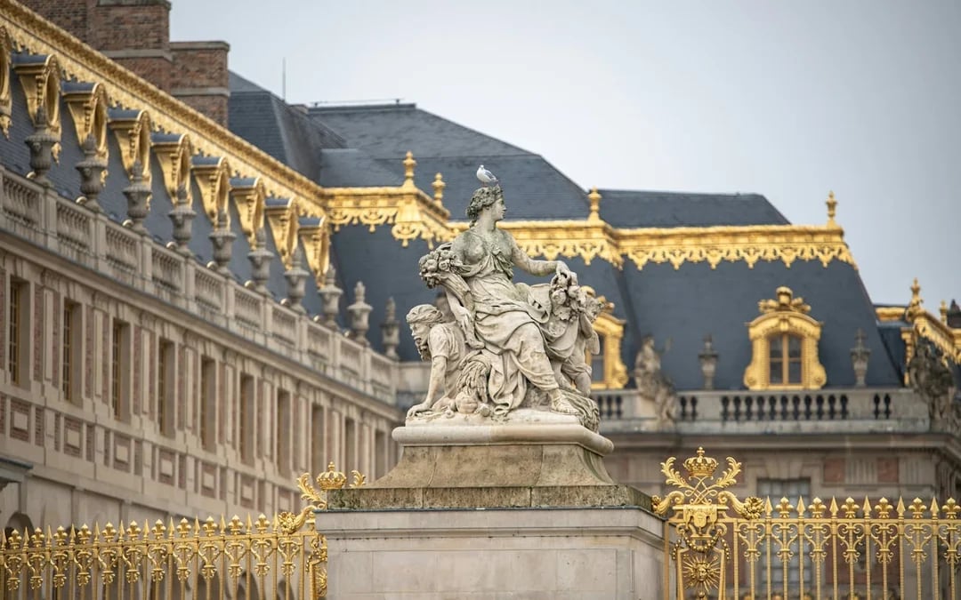 Versailles Palace and Gardens Skip-the-Line Small-Group Guided Tour with Round-Trip Train from Paris Image 5