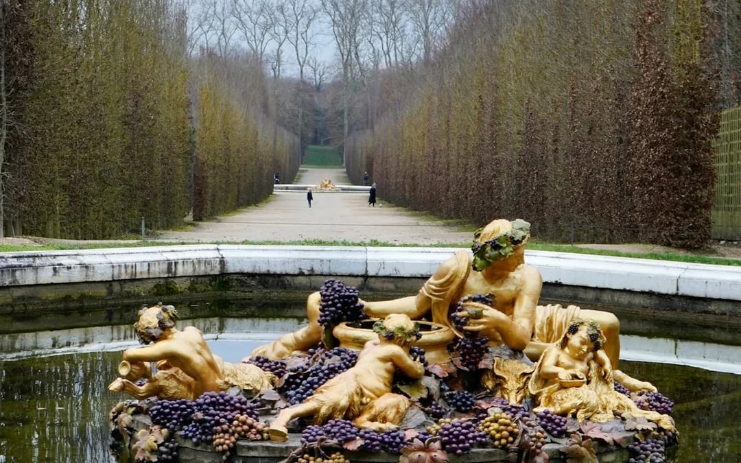 Versailles Palace and Gardens Skip-the-Line Small-Group Guided Tour with Round-Trip Train from Paris Image 8