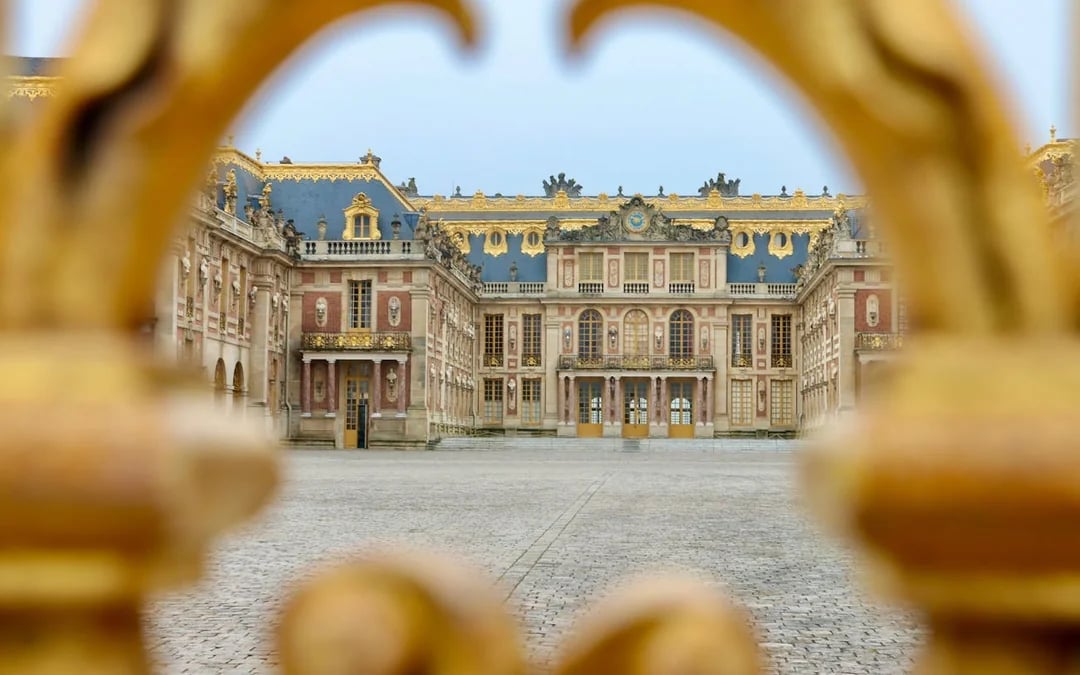 Versailles Palace and Gardens Skip-the-Line Small-Group Guided Tour with Round-Trip Train from Paris Image 9
