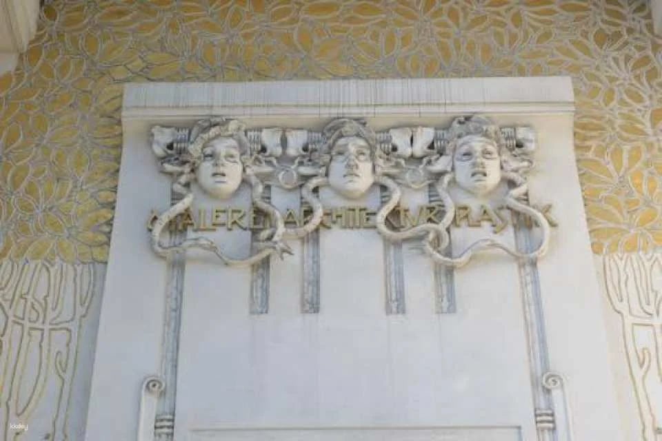 Vienna Art Nouveau and Otto Wagner walking tour with a historian