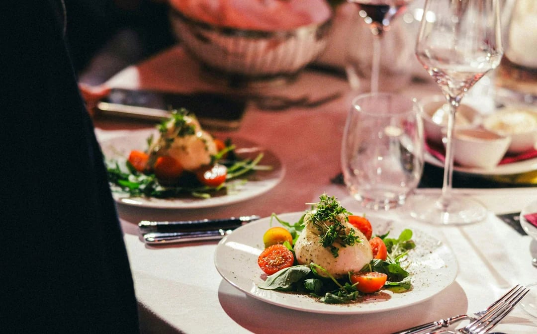 Vienna Burlesque & Retro Circus Dinner Show with Three-Course Meal Image 4
