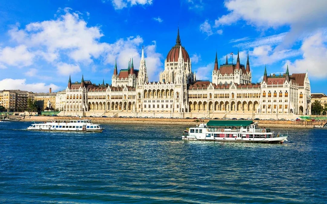 Vienna Combo (Save 20%): Hop-on Hop-off Bus Tour + Danube River Cruise + Top Attraction Tickets Image 4