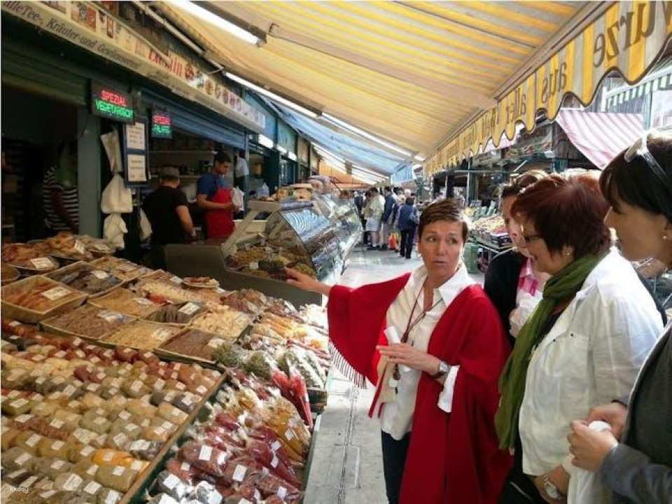 Vienna food tour at Naschmarkt