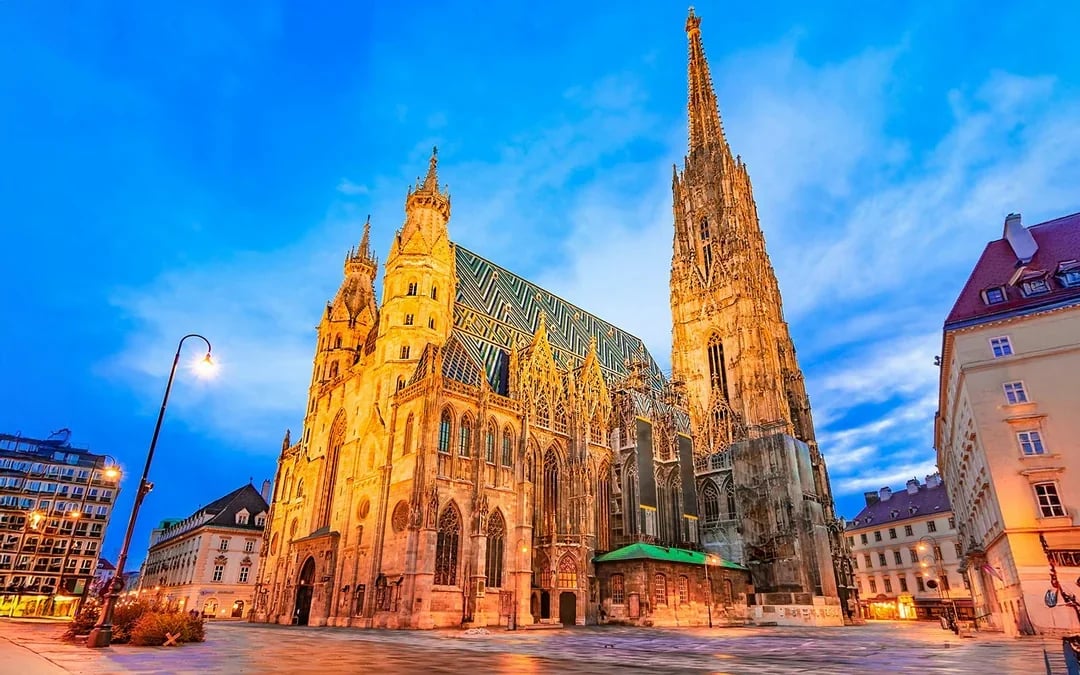 Vienna Sightseeing: 1-Hour Vienna Evening Bus Tour with Audio Guide Image 2