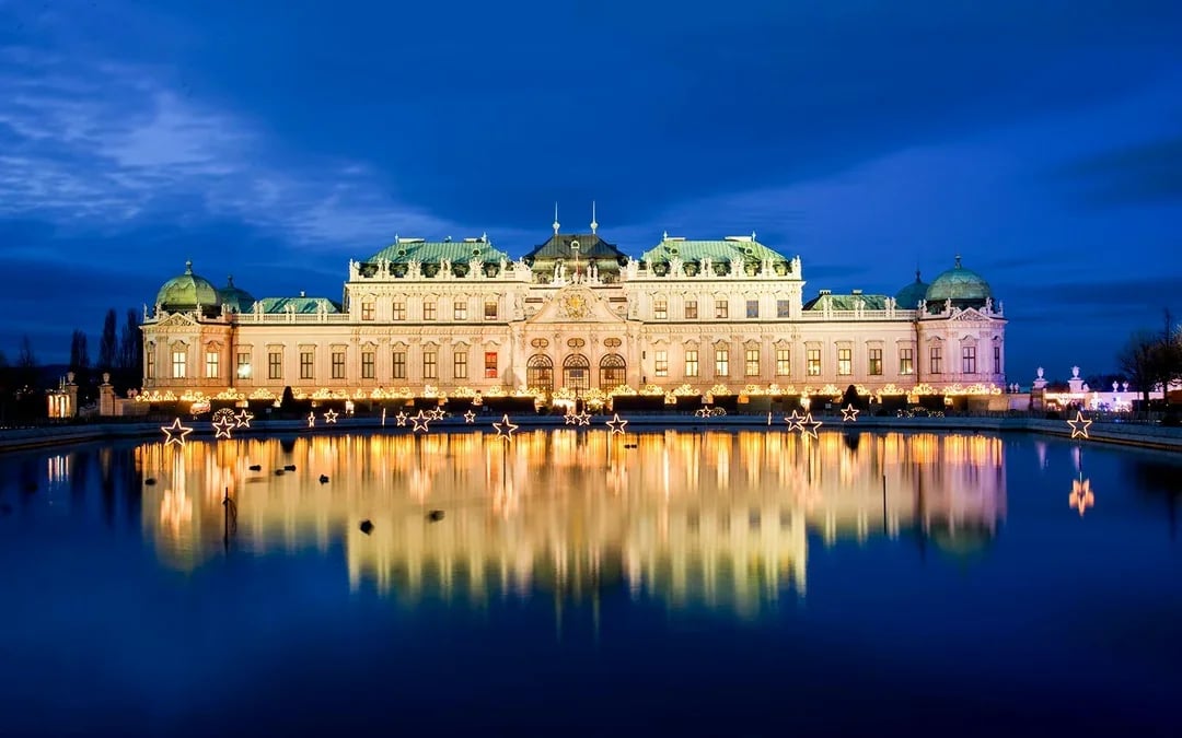 Vienna Sightseeing: 1-Hour Vienna Evening Bus Tour with Audio Guide Image 3