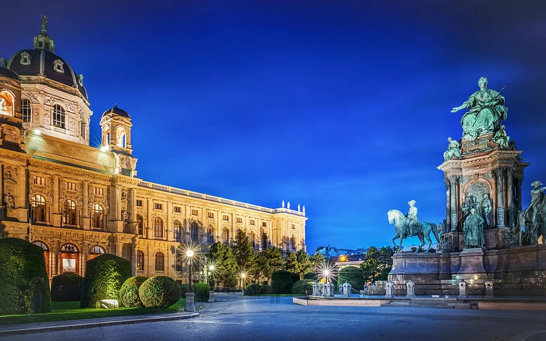 Vienna Sightseeing: 1-Hour Vienna Evening Bus Tour with Audio Guide Image 4