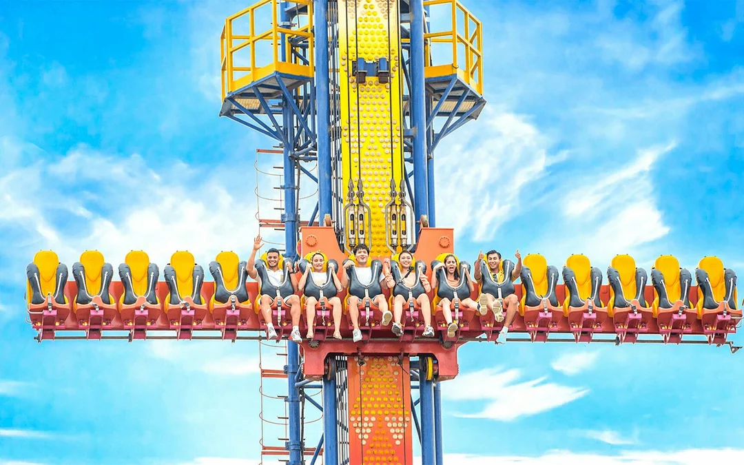 VinWonders Nha Trang Single Entry Tickets with Round-Trip Cable Car Ride Image 2