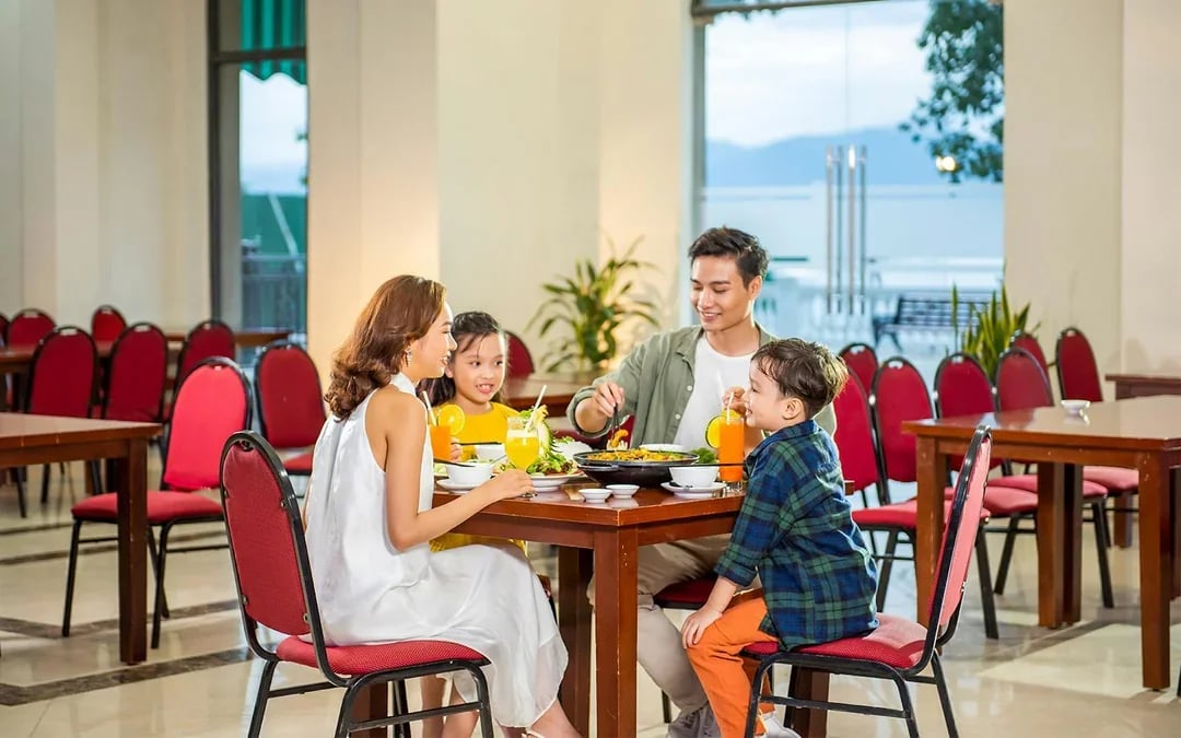 VinWonders Nha Trang Single Entry Tickets with Round-Trip Cable Car Ride Image 6
