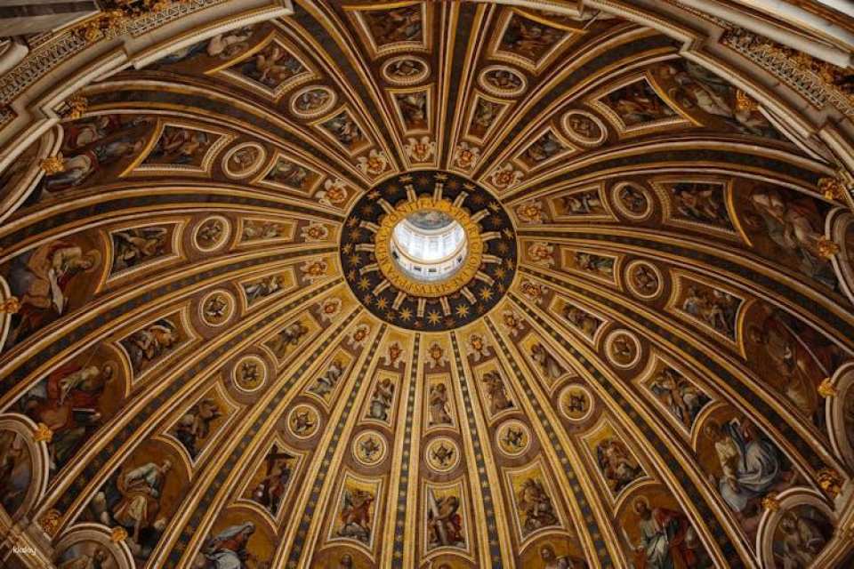 VIP St. Peter's Basilica tour with Dome climb and Papal Crypt