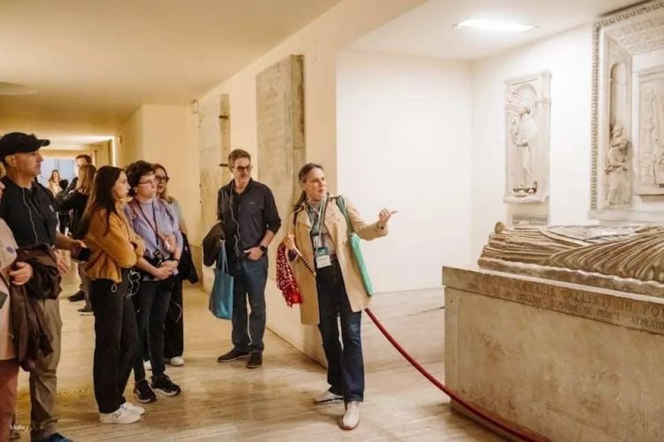 VIP St. Peter's Basilica tour with Dome climb and Papal Crypt