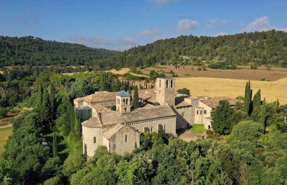 Visit to the Monastery of Sant Benet de Bages with audioguide