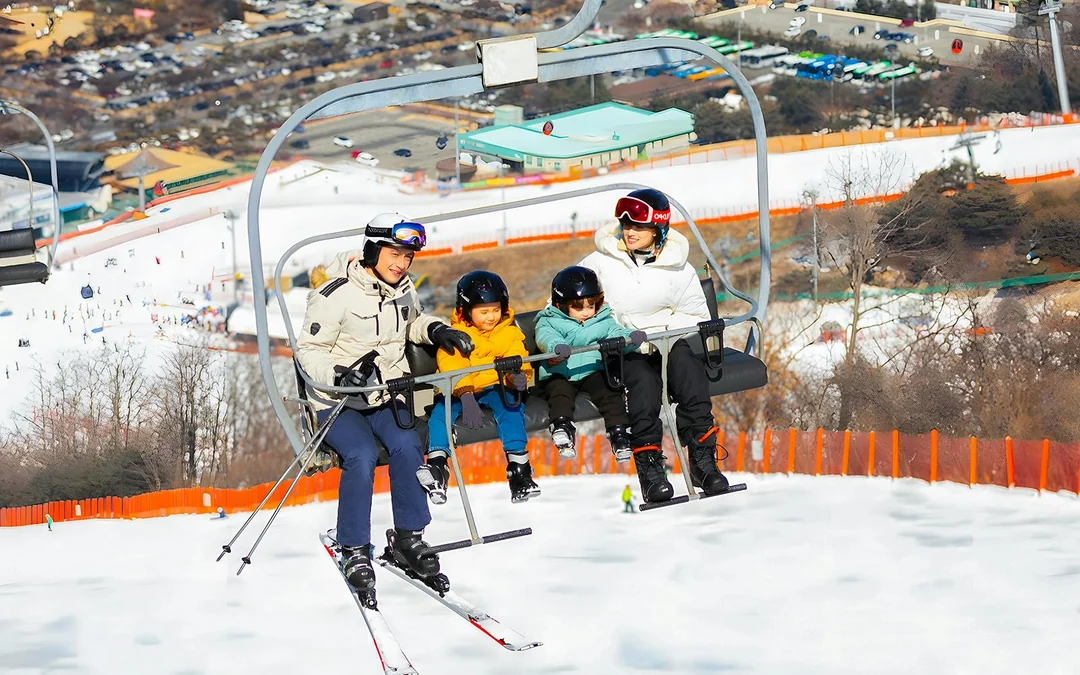 Vivaldi Park Ski World Official Pass + Shuttle from Seoul Image 2