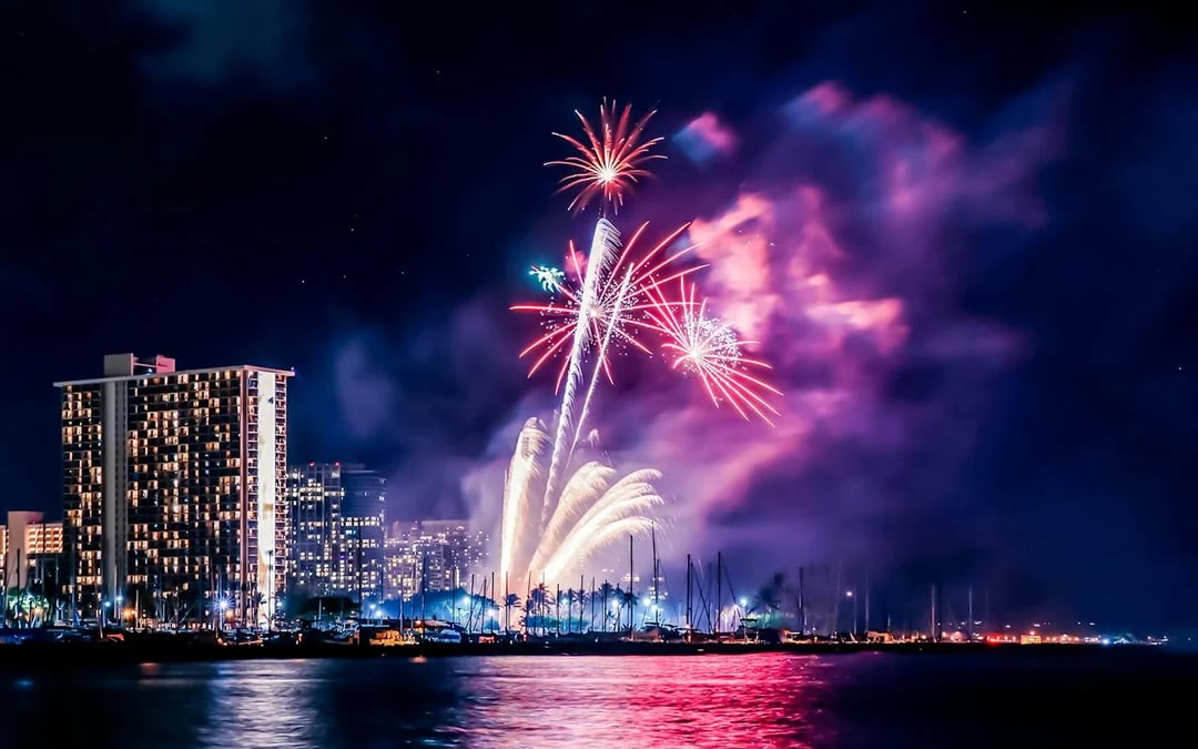 Waikiki Fireworks Cruise Image 3