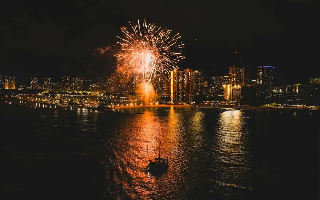 Waikiki Fireworks Sail Image 1