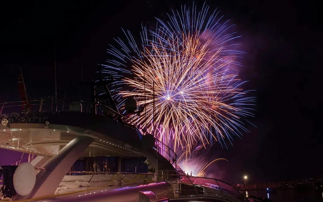 Waikiki Fireworks Sail Image 5