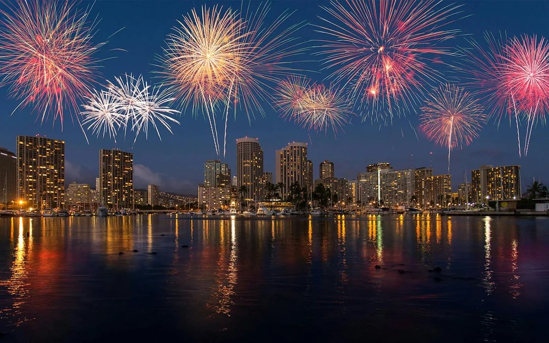 Waikiki Fireworks Sail Image 6