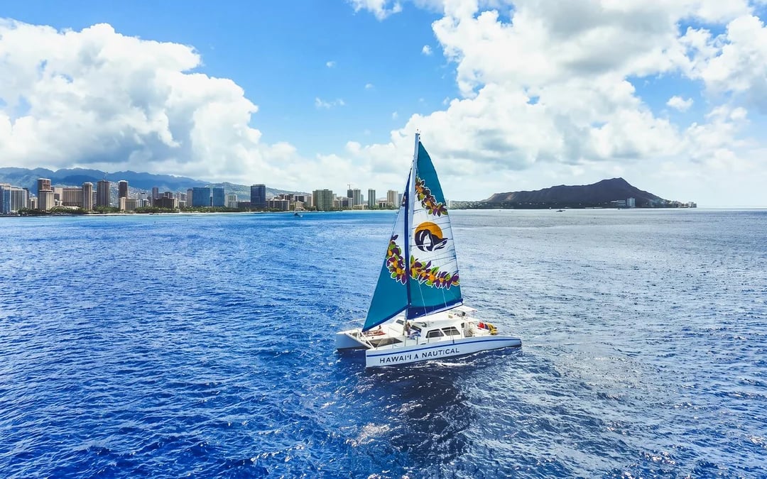 Waikiki Heritage & Diamond Head Sail Image 5