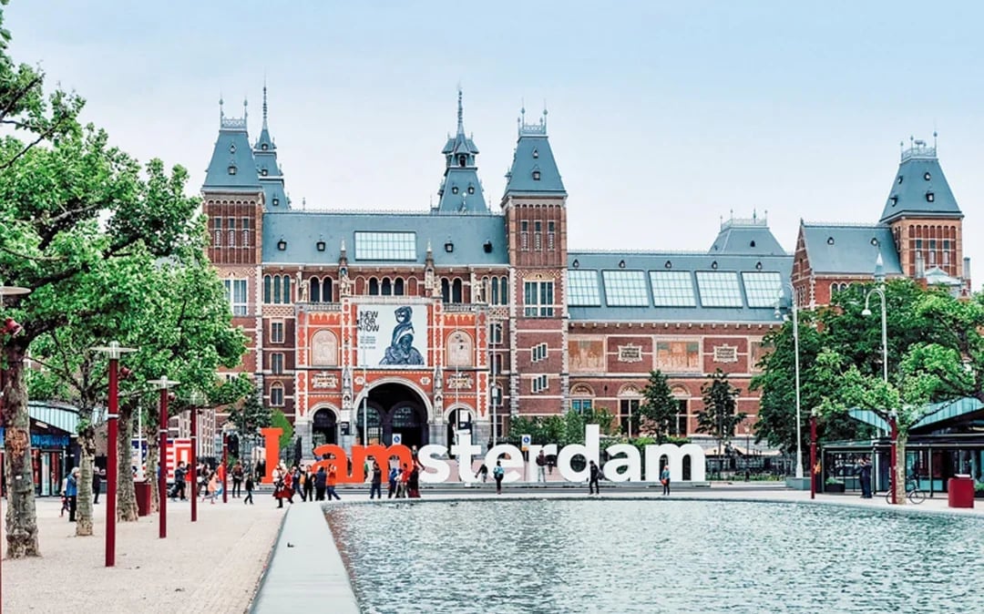 Walk & Explore Amsterdam with the Interactive City Trail Image 2