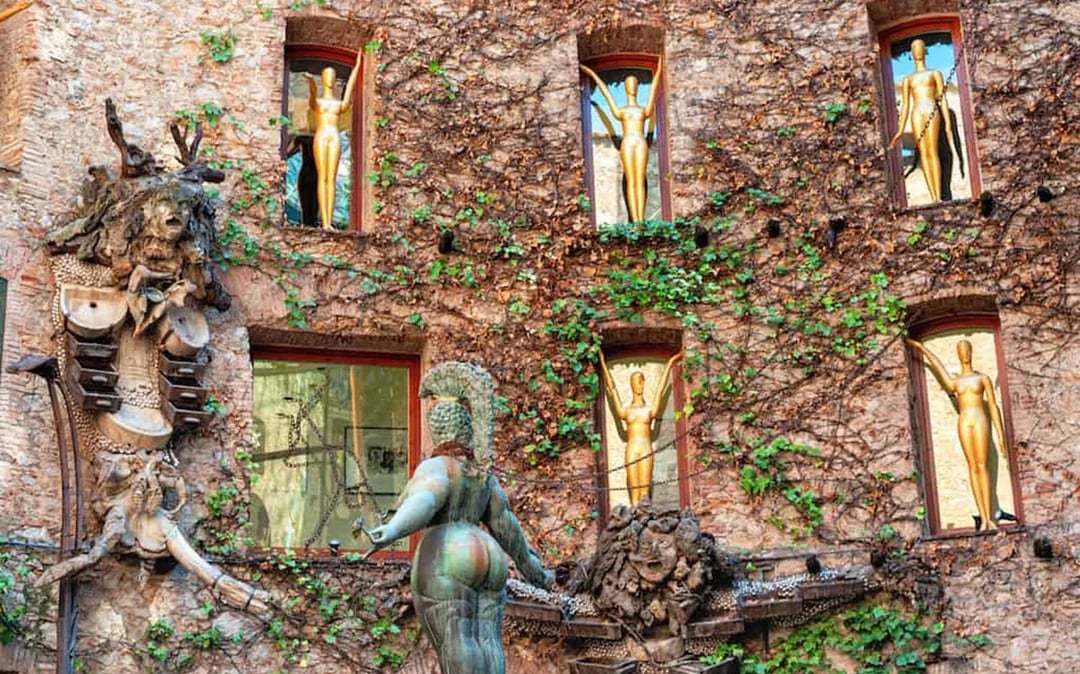 Walking Tour of Figueres and Guided Visit to Salvador's Dalí Museum Image 1