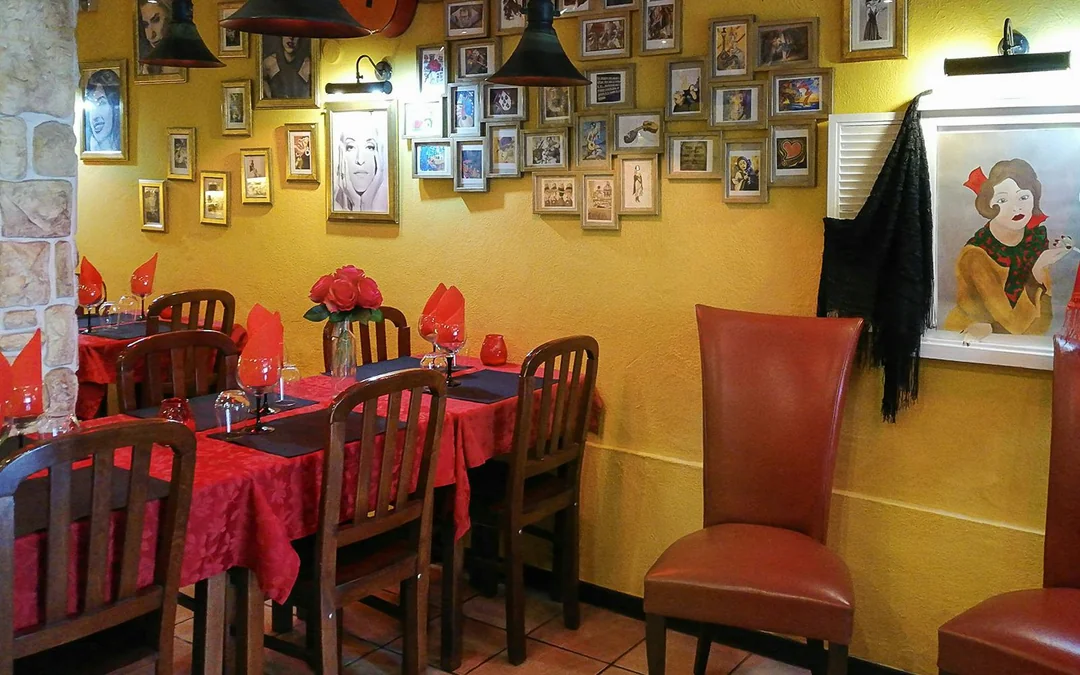 Walking Tour of Mouraria & Alfama with Dinner & Live Fado Show Image 3