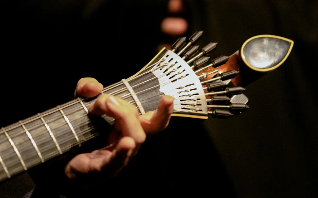 Walking Tour of Mouraria & Alfama with Dinner & Live Fado Show Image 5