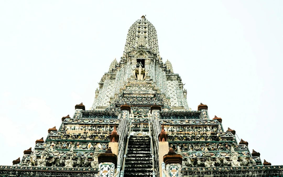 Wat Arun Guided Tour with Traditional Thai Costume Image 1