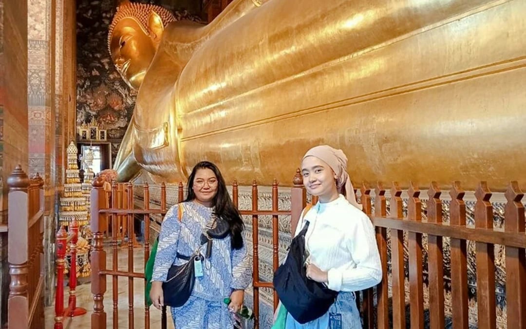 Wat Pho and Wat Arun Small-Group Guided Tour in Bangkok Image 1