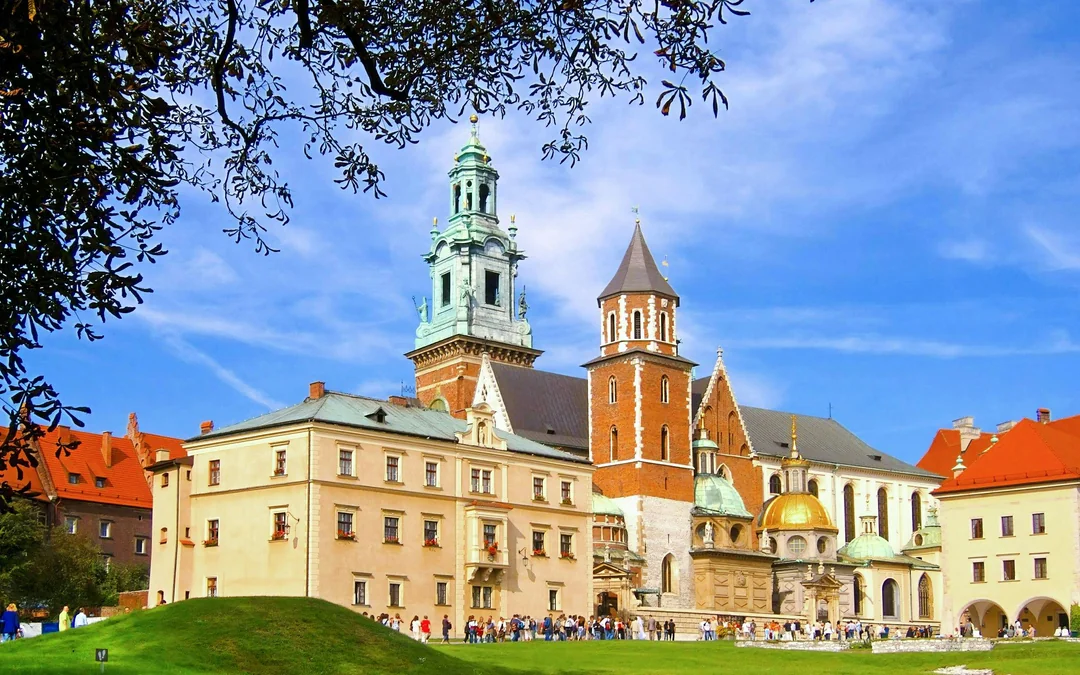 Wawel Castle & Cathedral Guided Tour with Old Town Sightseeing by Golf Cart Image 2