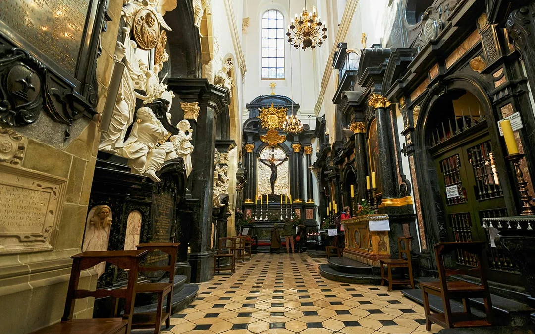 Wawel Castle, Cathedral & Rynek Underground Museum Guided Tour Image 3