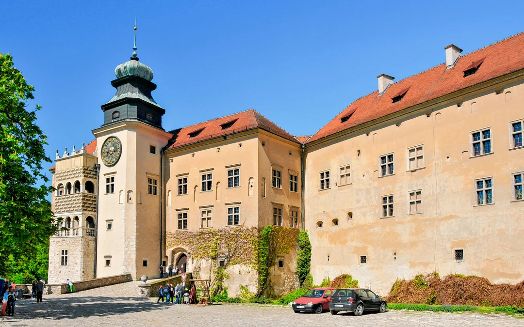 Wawel Castle Entry Ticket Image 12