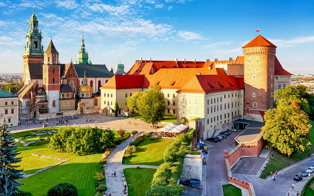 Wawel Castle Skip-the-Line Guided Tour with Optional Exhibitions Image 1