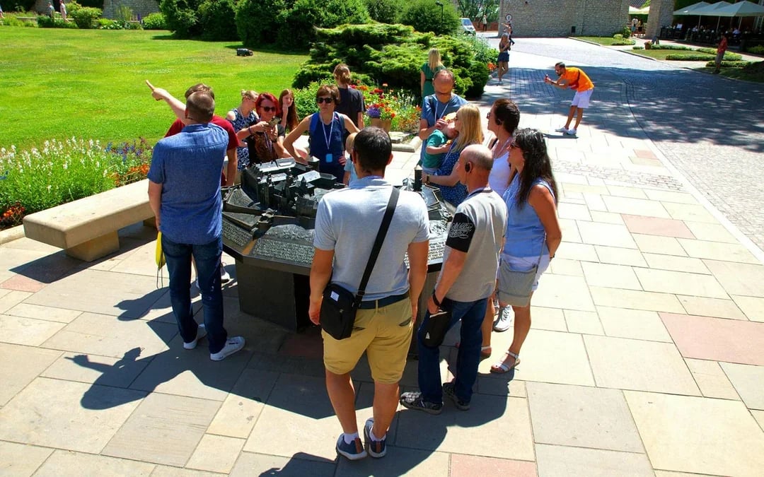 Wawel Castle Skip-the-Line Guided Tour with Optional Exhibitions Image 11