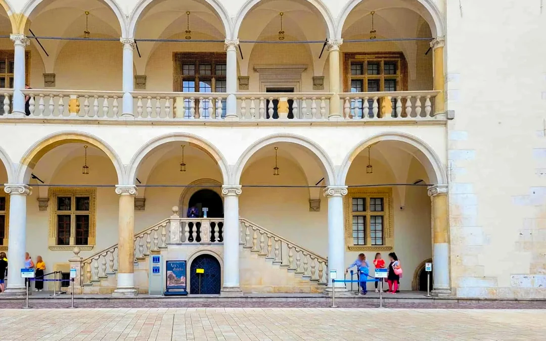 Wawel Castle Skip-the-Line Guided Tour with Optional Exhibitions Image 3