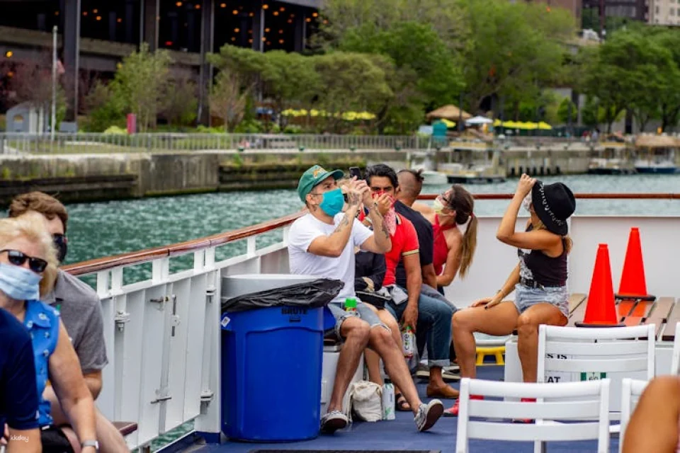 Wendella’s 90 minute Chicago River architecture tour