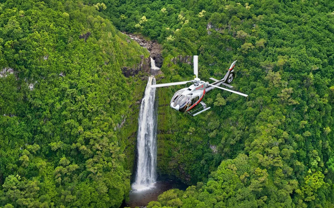 West Maui & Molokai Helicopter Tour Image 1